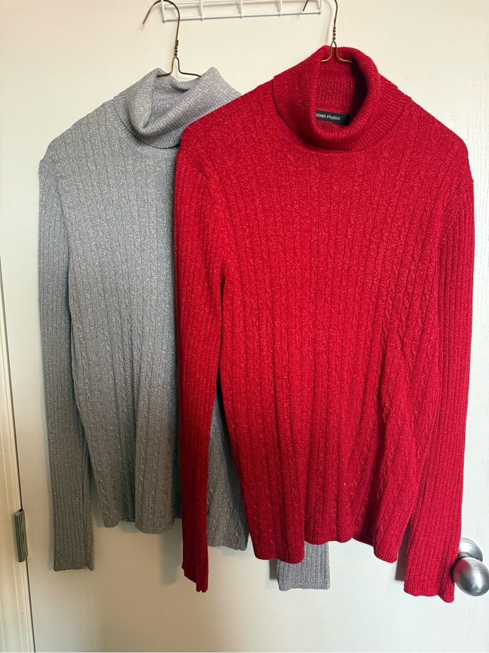 Two Jones Studio Metallic Red & Gray Ribbed Turtleneck Sweaters - Large